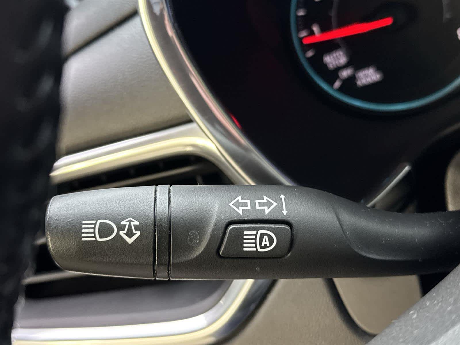 Thumbnail: 2020 Chevrolet Equinox - 29