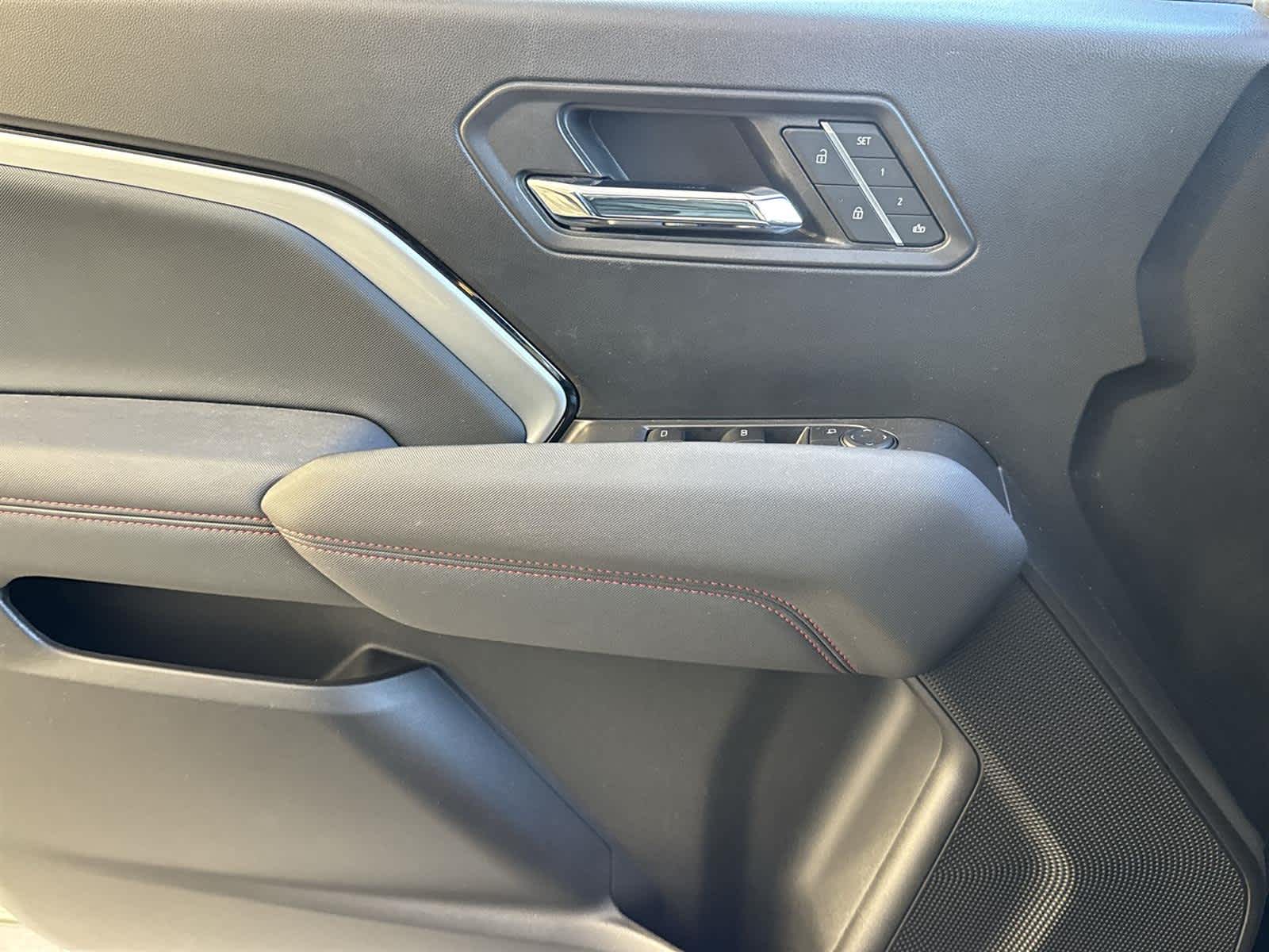 Thumbnail: 2023 Chevrolet Colorado - 23