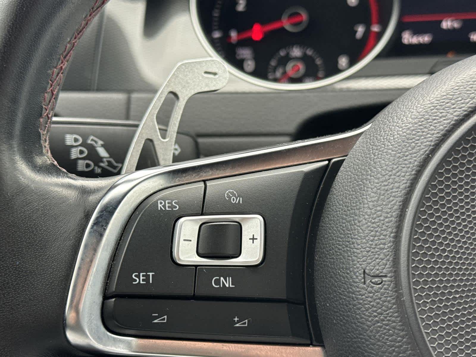 Thumbnail: 2017 Volkswagen Golf - 23