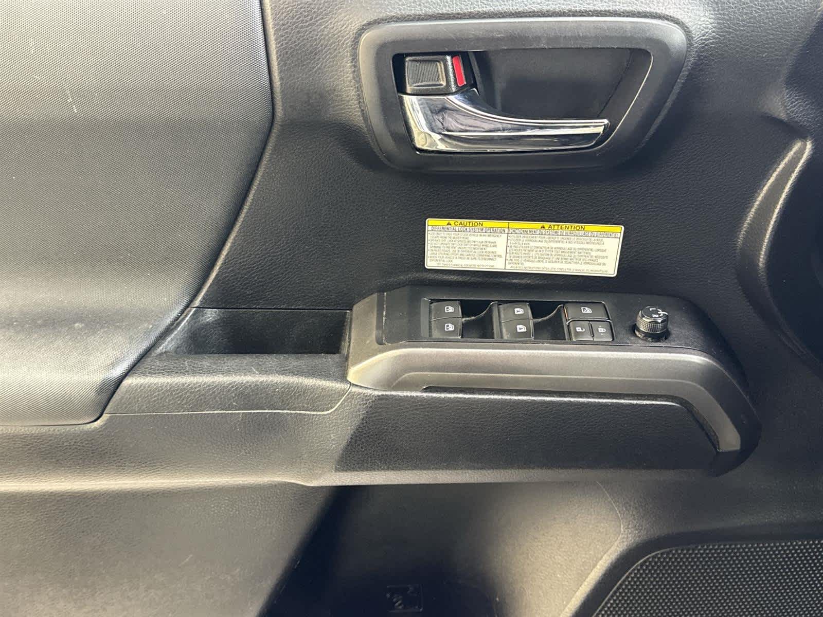 Thumbnail: 2020 Toyota Tacoma - 22