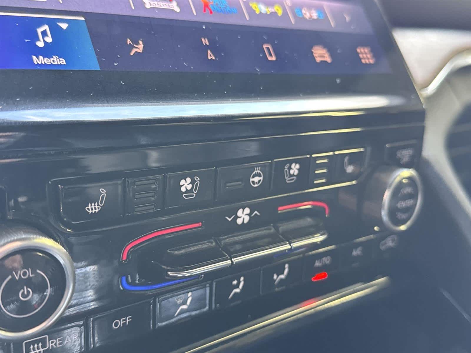 Thumbnail: 2022 Jeep Grand Cherokee - 20