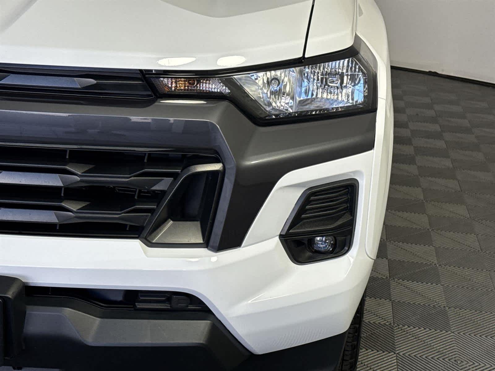 Thumbnail: 2024 Chevrolet Colorado - 9