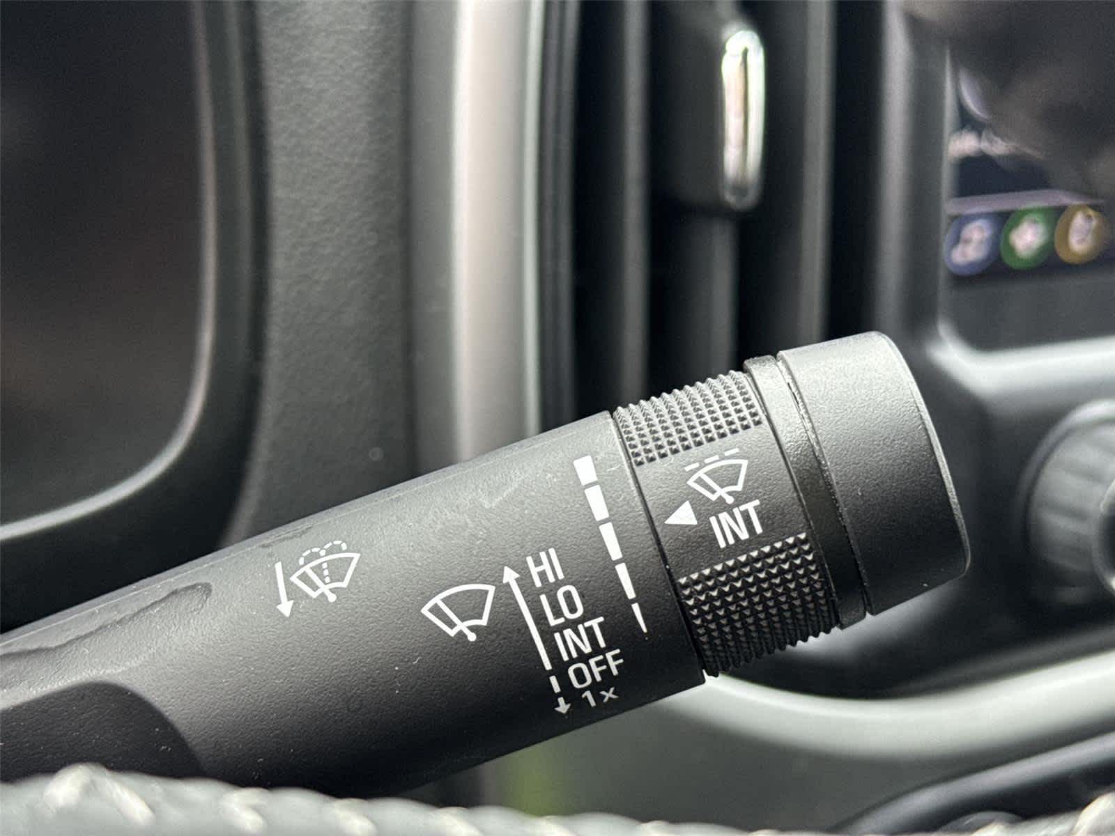 Thumbnail: 2022 Chevrolet Colorado - 27