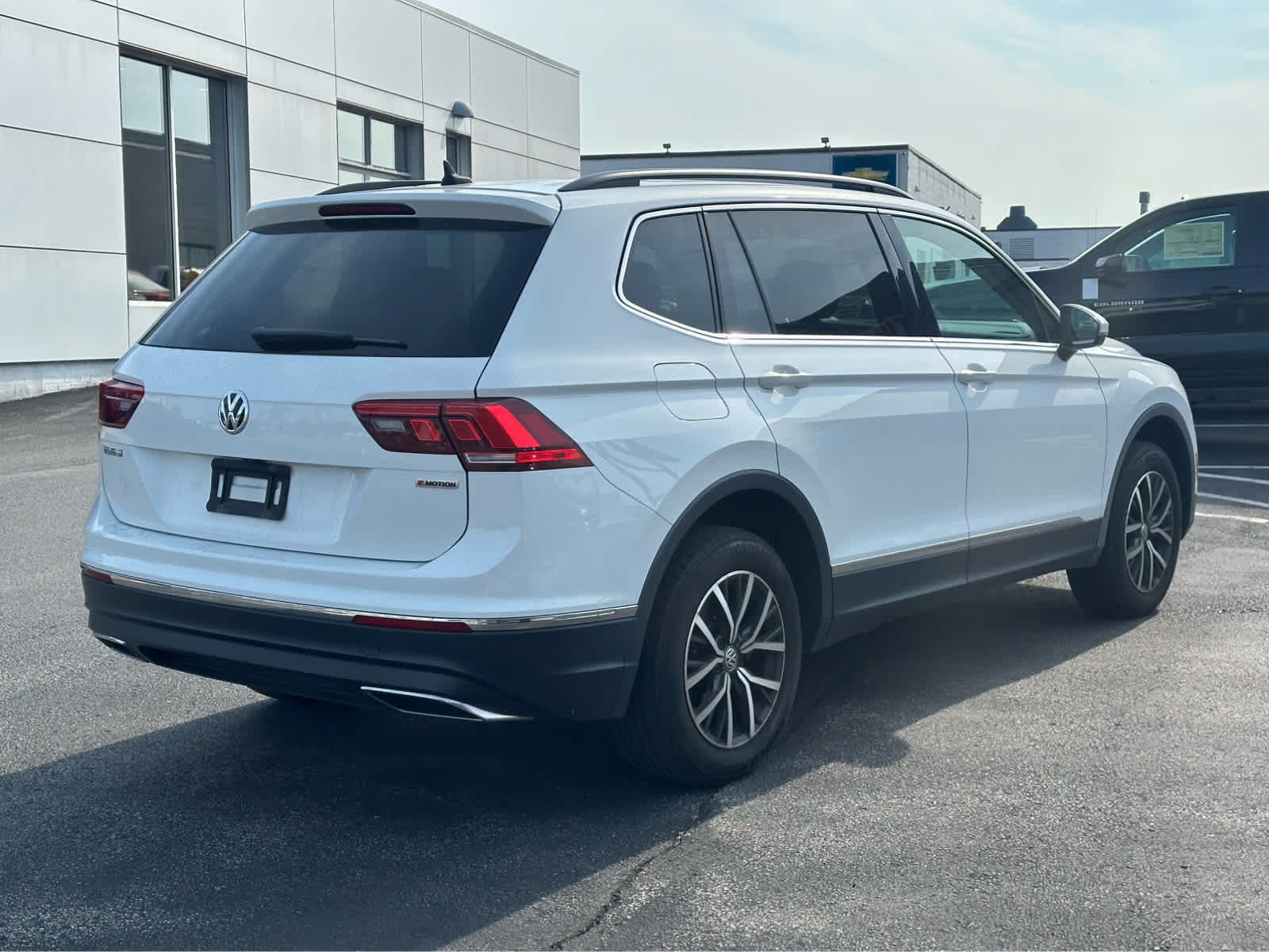 Thumbnail: 2020 Volkswagen Tiguan - 7