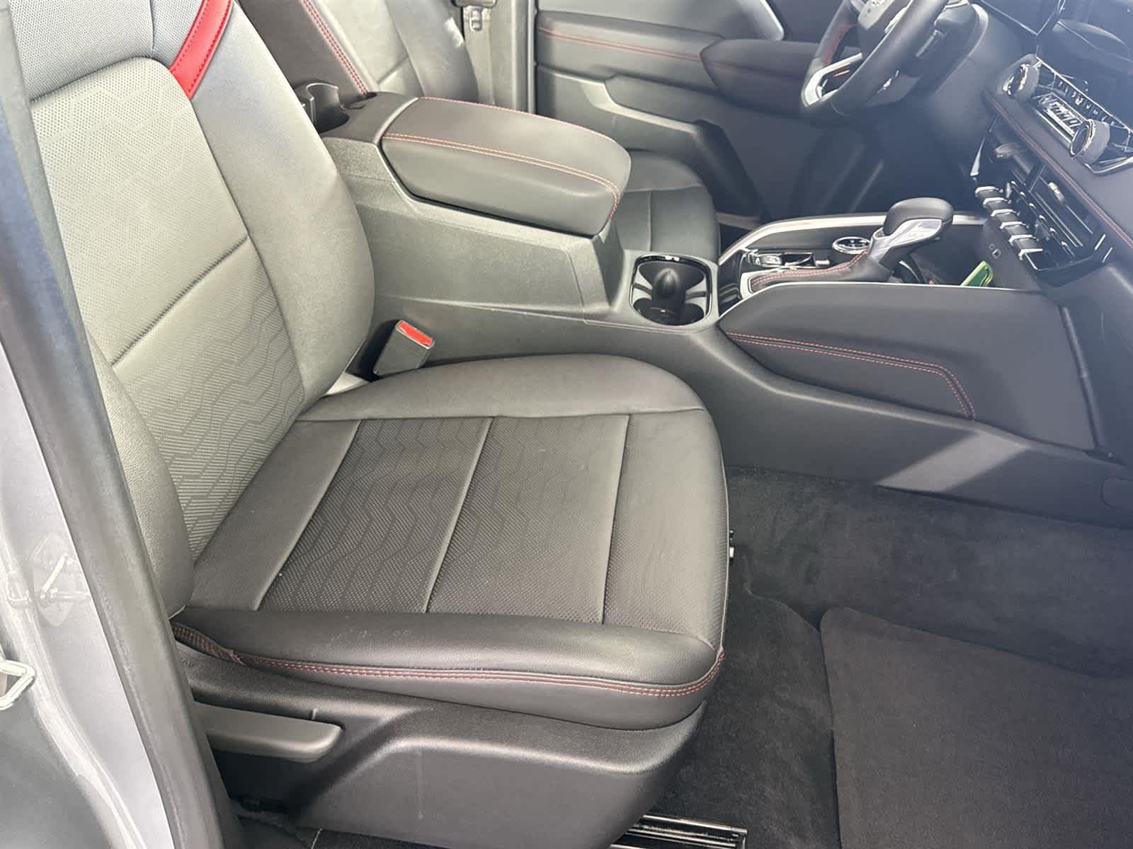 Thumbnail: 2023 Chevrolet Colorado - 17