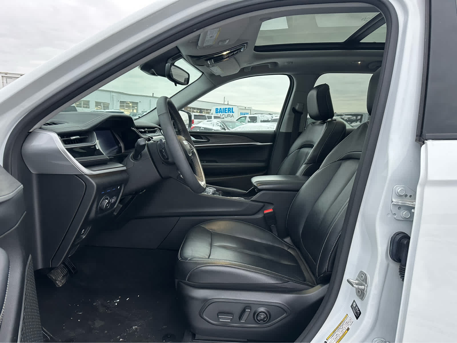 Thumbnail: 2022 Jeep Grand Cherokee - 9