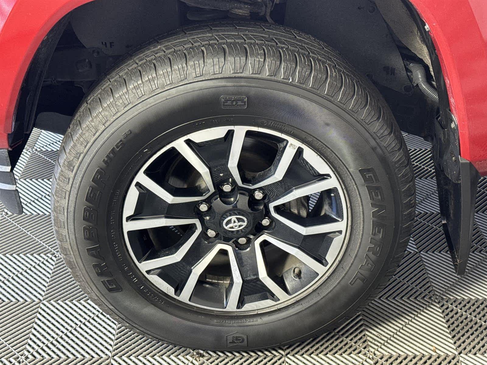 Thumbnail: 2022 Toyota Tacoma - 11