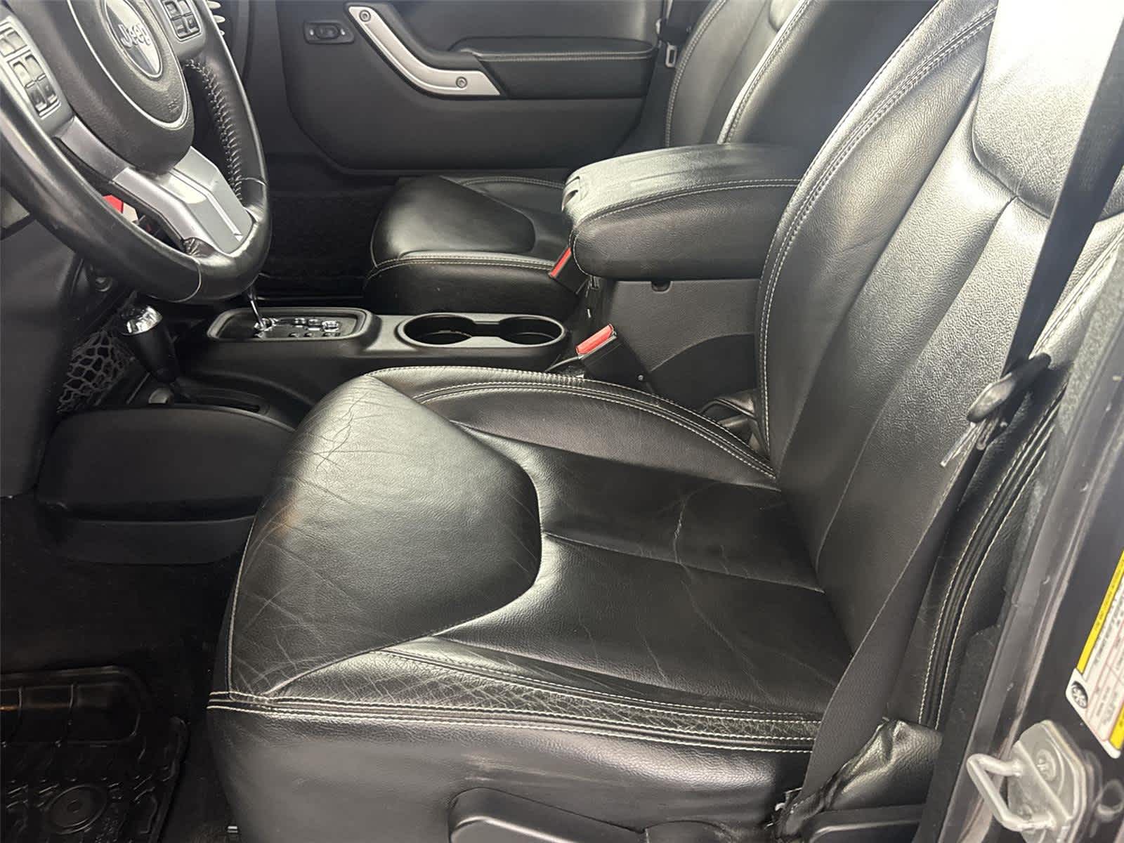 Thumbnail: 2016 Jeep Wrangler - 13