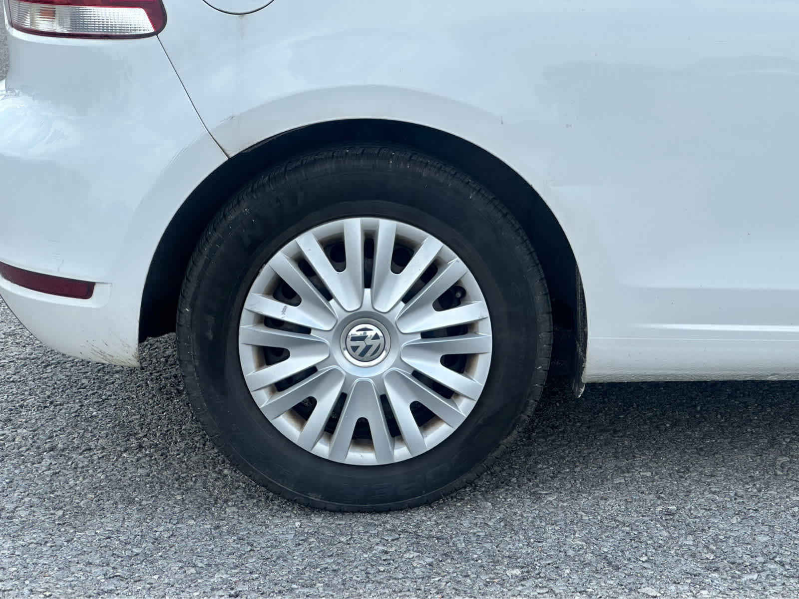 Thumbnail: 2010 Volkswagen Golf - 25