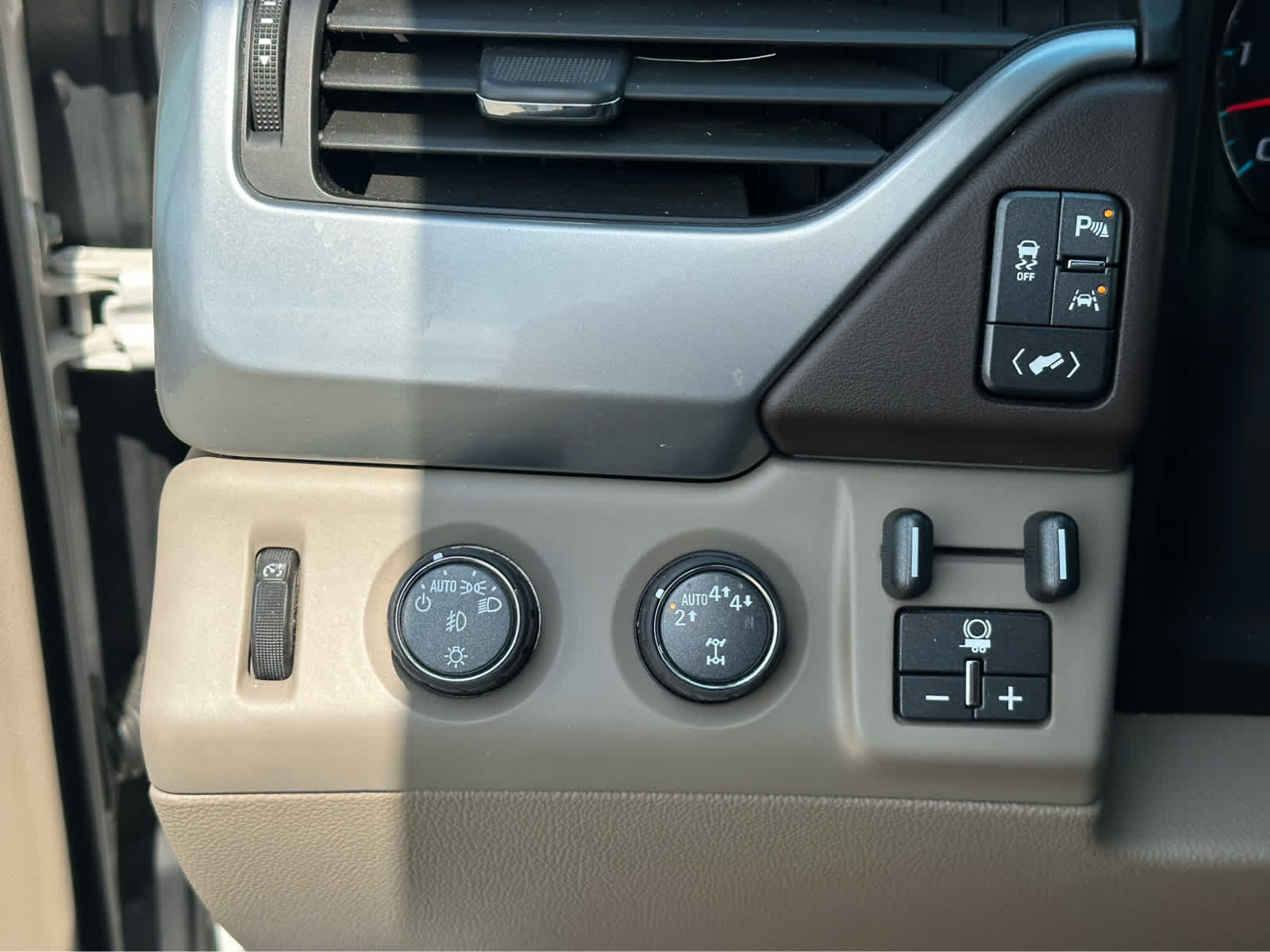 Thumbnail: 2019 Chevrolet Tahoe - 19