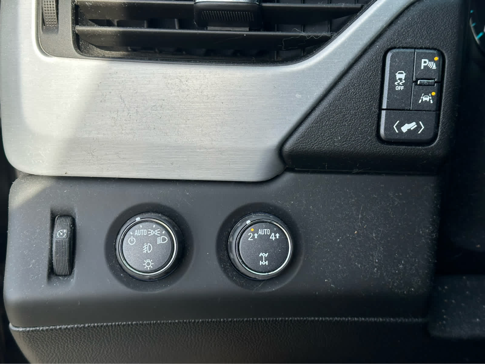 Thumbnail: 2018 GMC Yukon XL - 18