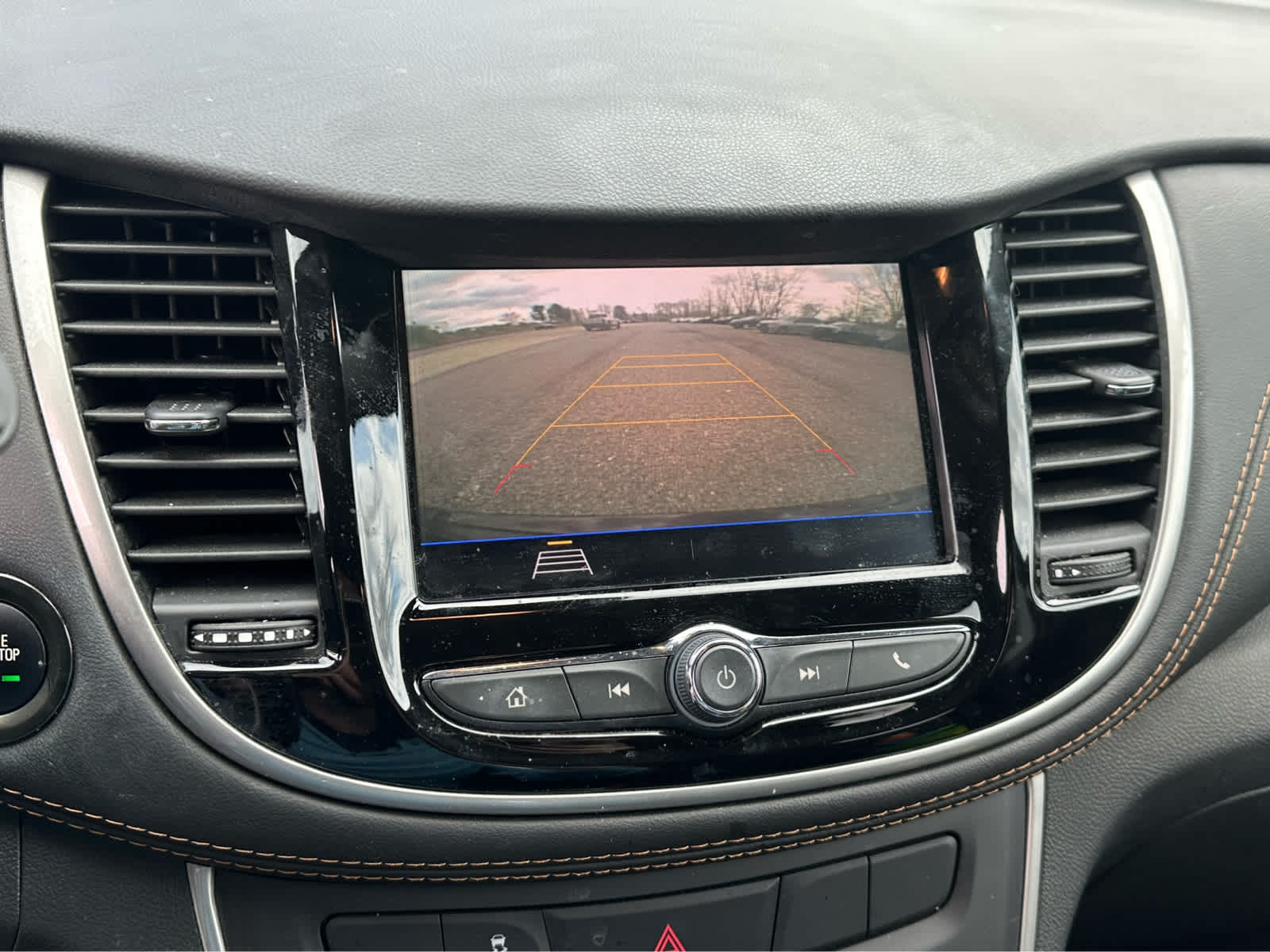 Thumbnail: 2022 Chevrolet Trax - 15