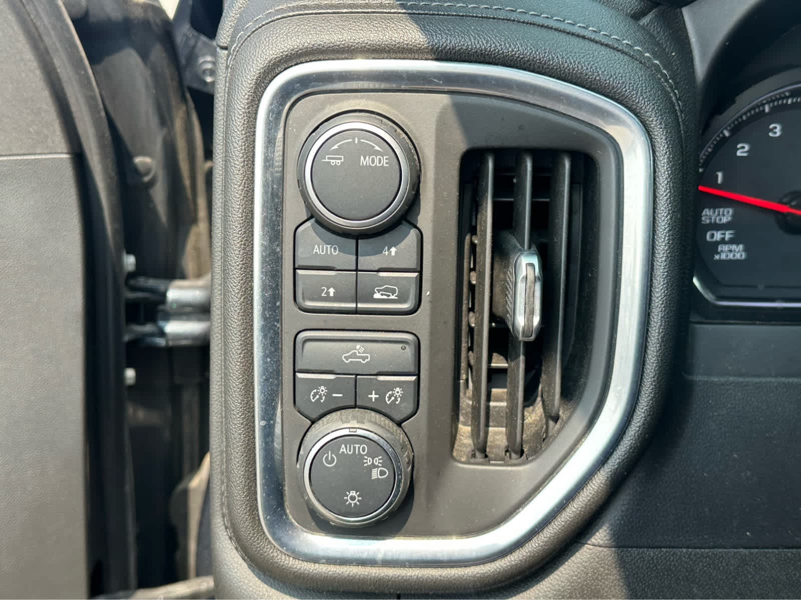 Thumbnail: 2020 Chevrolet Silverado 1500 - 12