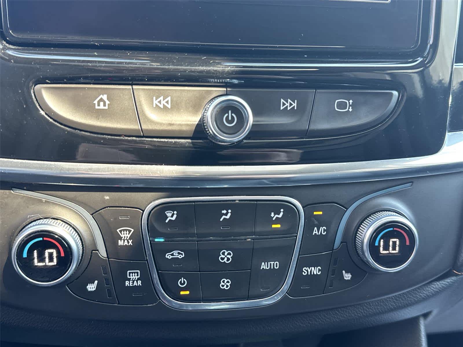 Thumbnail: 2018 Chevrolet Traverse - 18