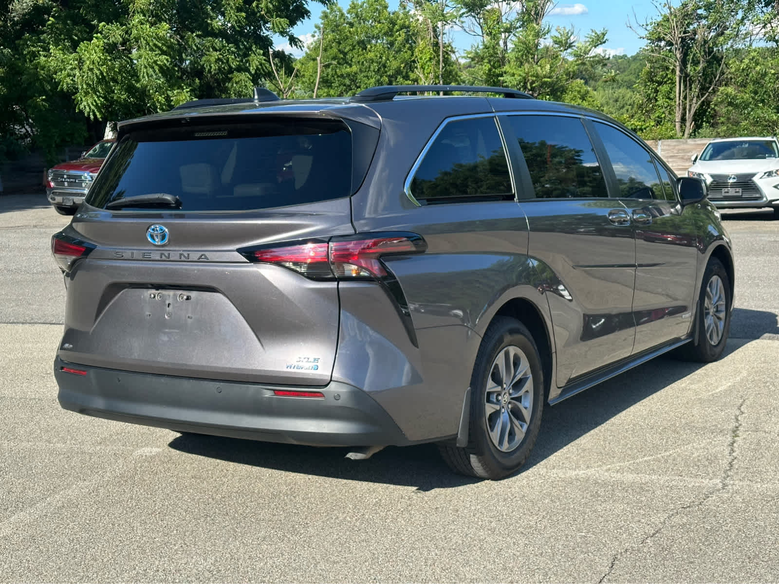 Thumbnail: 2021 Toyota Sienna - 7