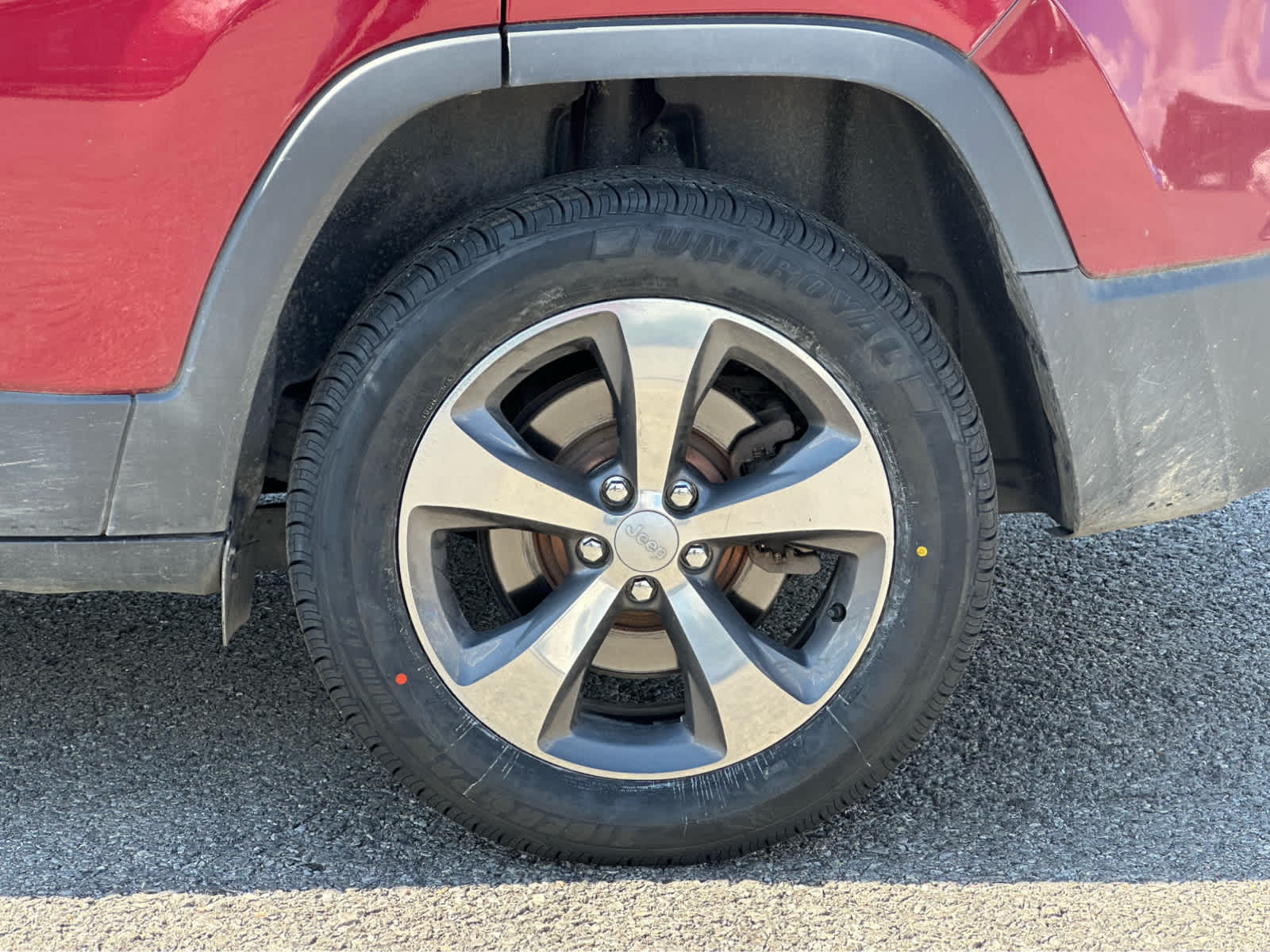 Thumbnail: 2019 Jeep Cherokee - 22