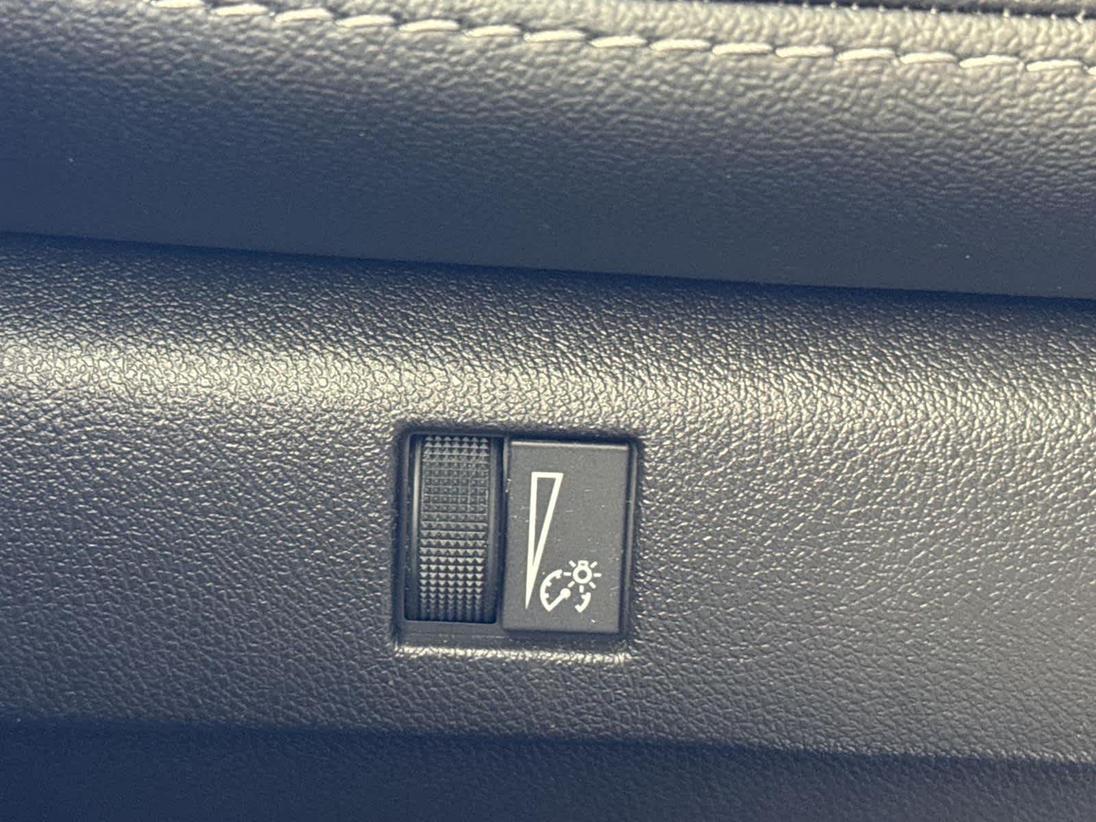 Thumbnail: 2024 Chevrolet Colorado - 23