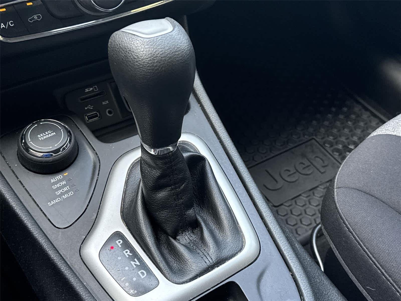 Thumbnail: 2014 Jeep Cherokee - 18