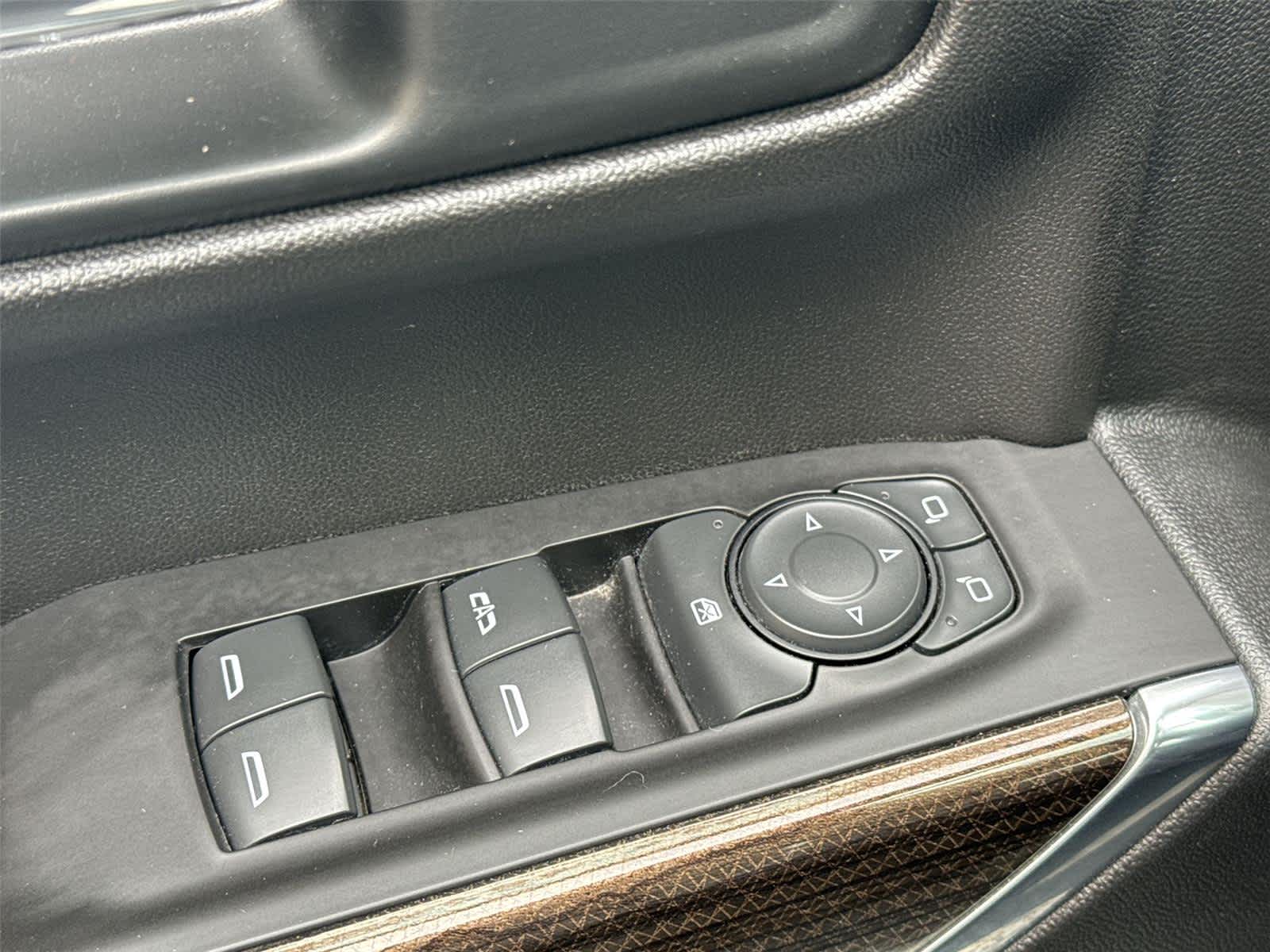 Thumbnail: 2020 Chevrolet Silverado 1500 - 23