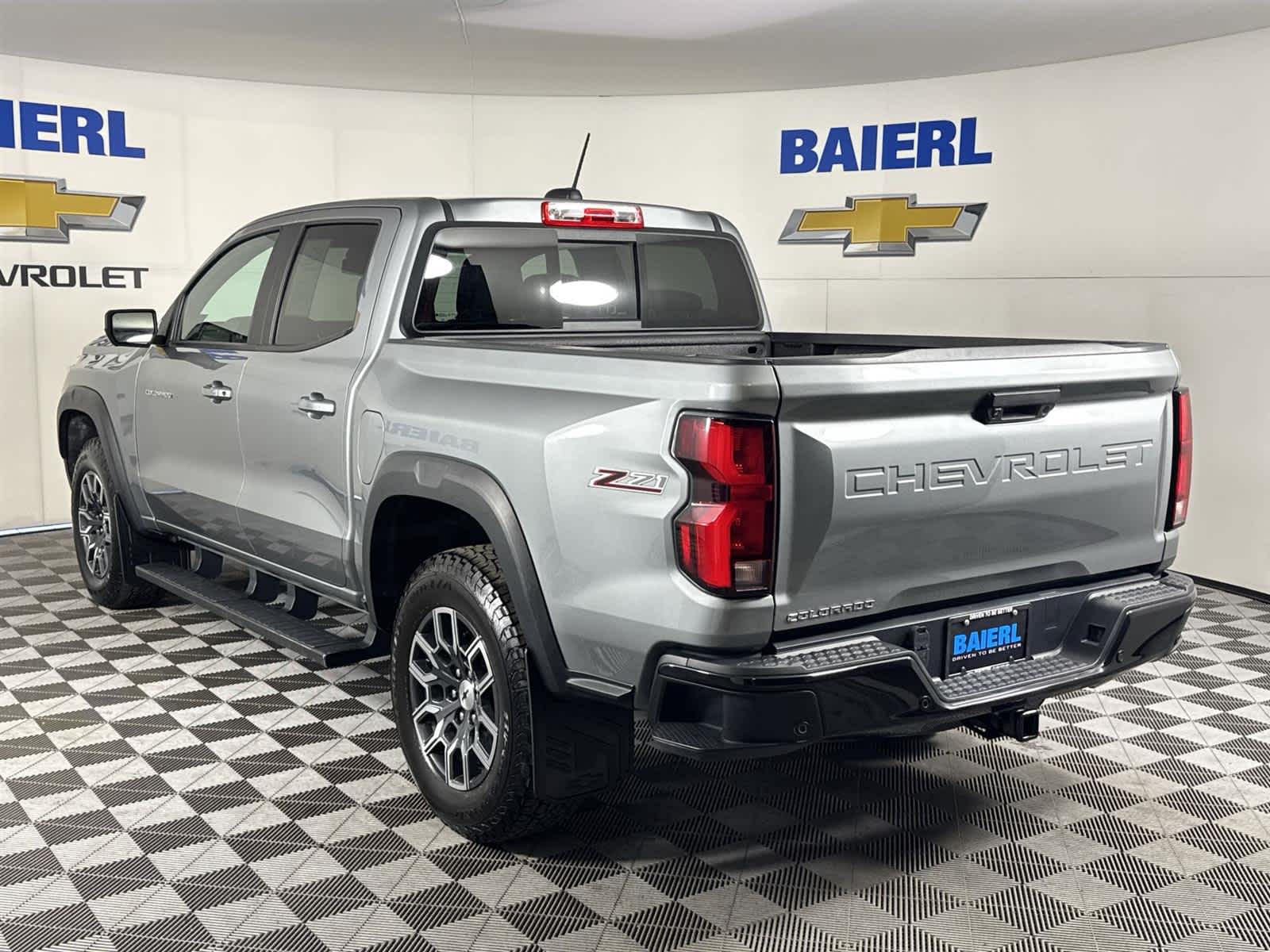 Thumbnail: 2023 Chevrolet Colorado - 3