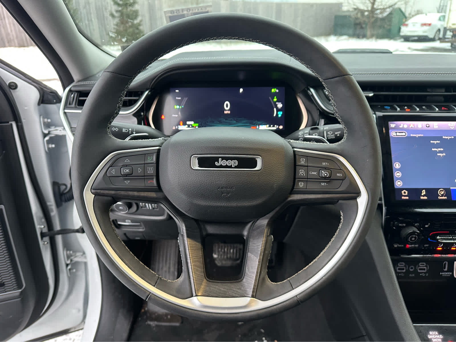 Thumbnail: 2022 Jeep Grand Cherokee - 12