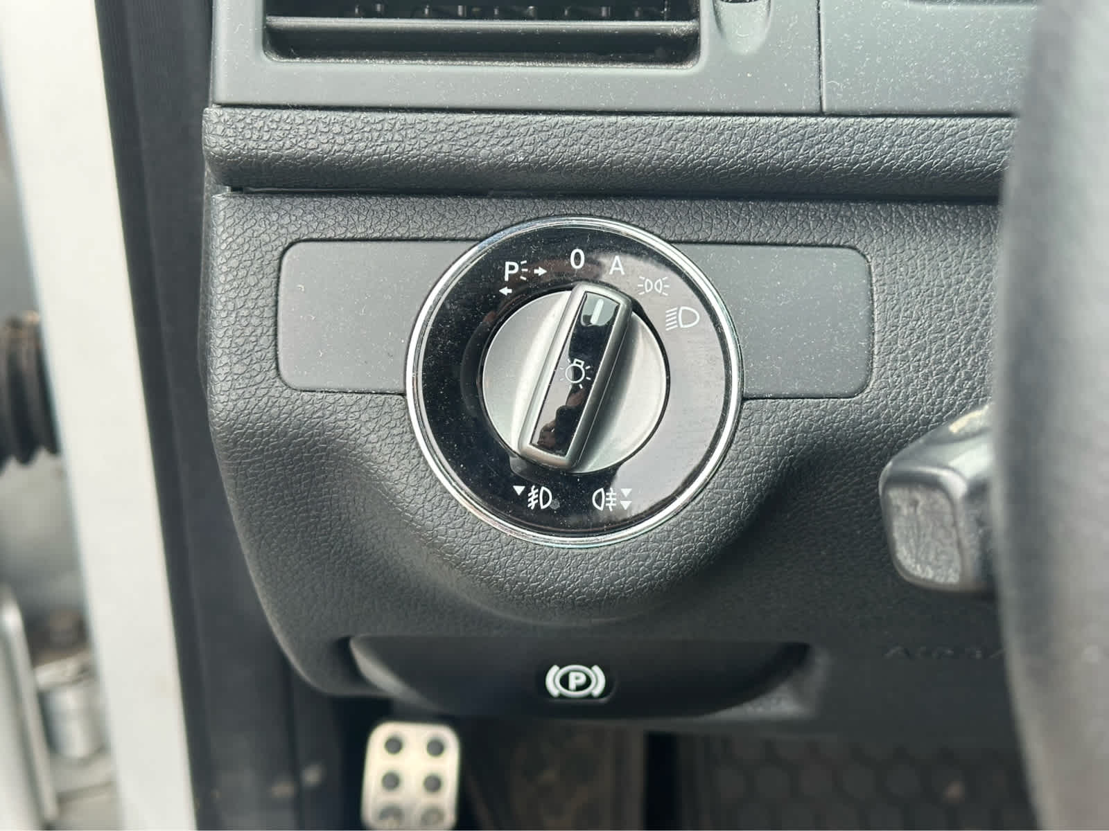 Thumbnail: 2010 Mercedes-Benz C-Class - 19