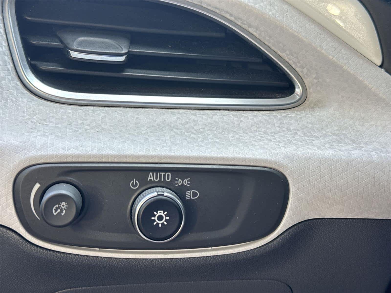 Thumbnail: 2017 Chevrolet Bolt EV - 22