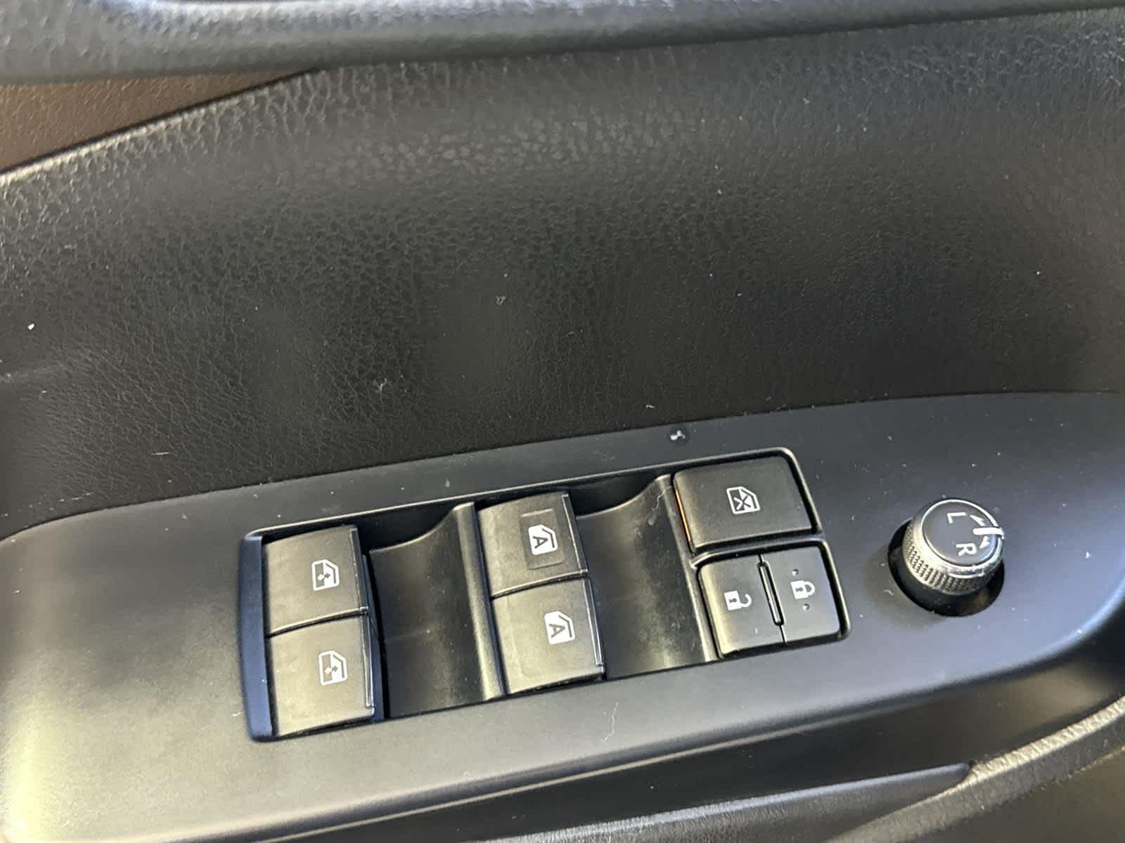 Thumbnail: 2018 Toyota Highlander - 24