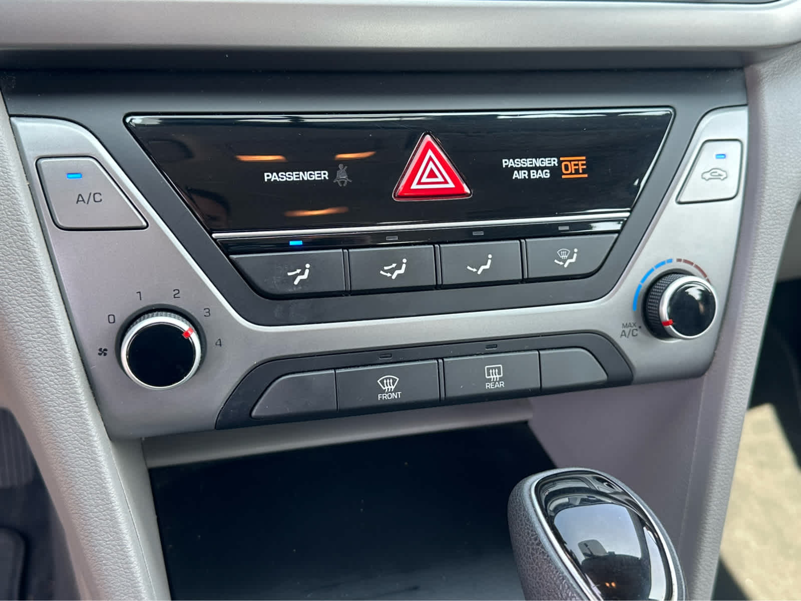 Thumbnail: 2018 Hyundai Elantra - 16