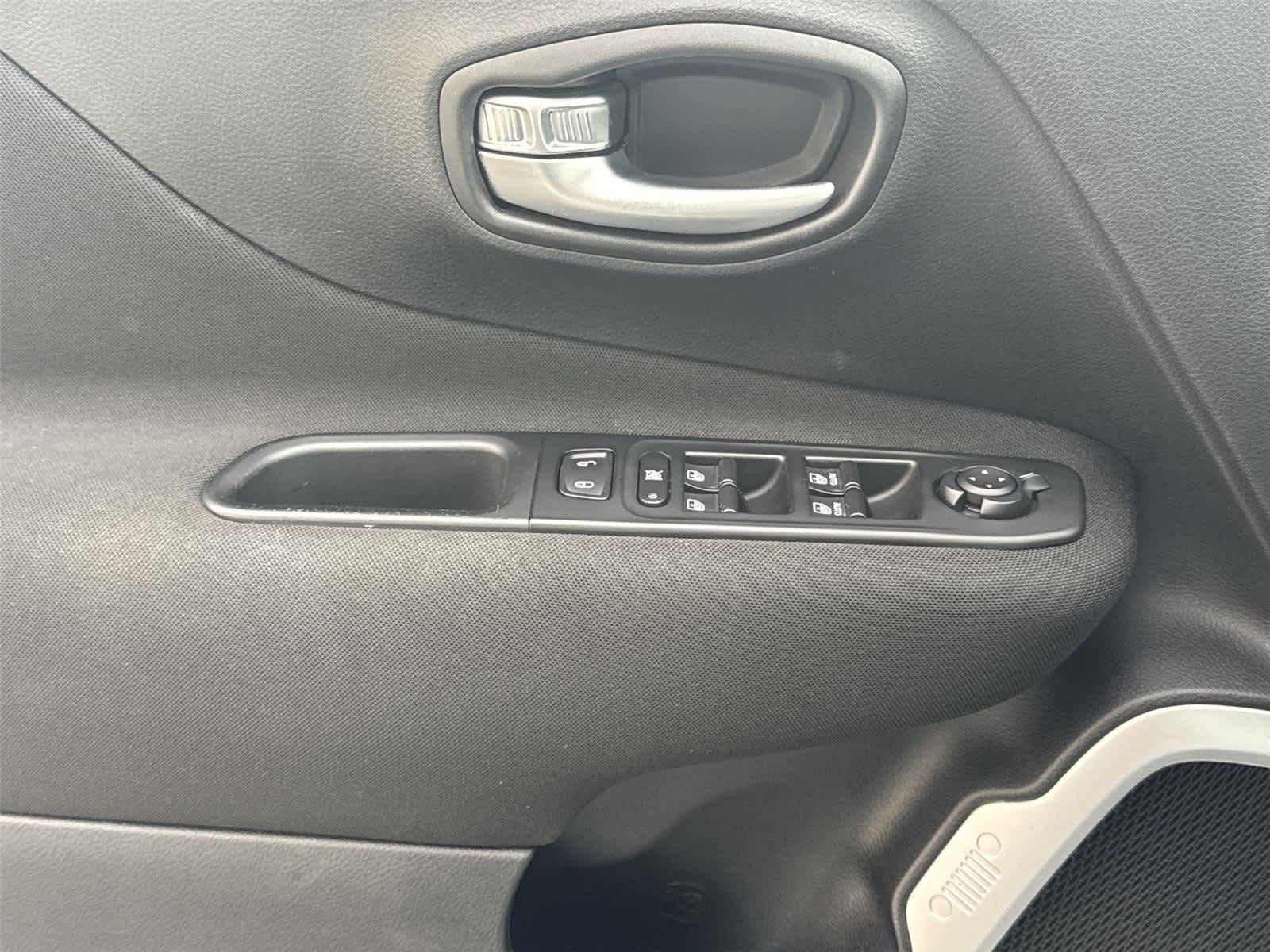 Thumbnail: 2020 Jeep Renegade - 22