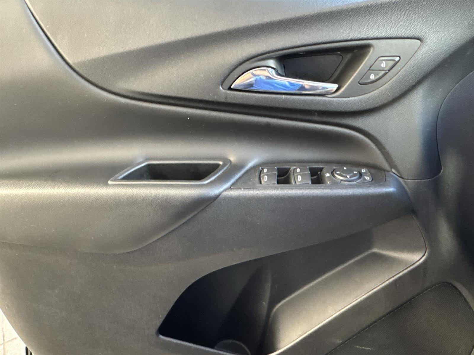 Thumbnail: 2022 Chevrolet Equinox - 22