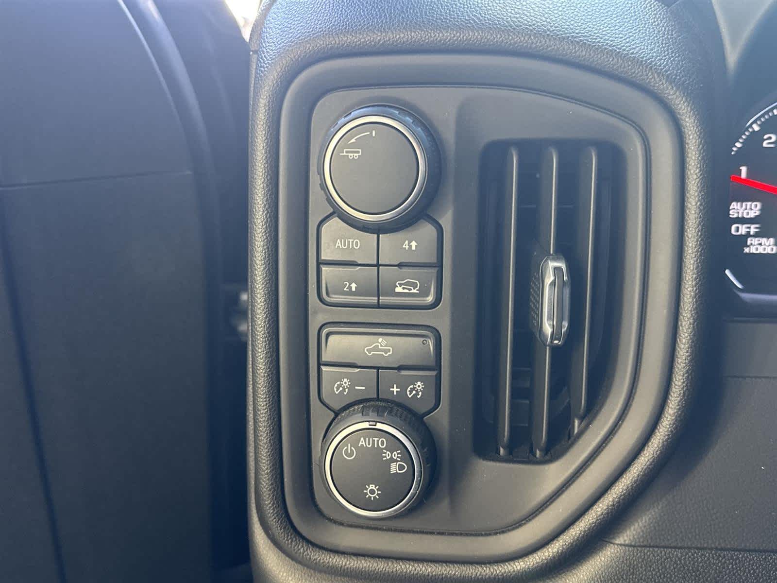 Thumbnail: 2020 Chevrolet Silverado 1500 - 23