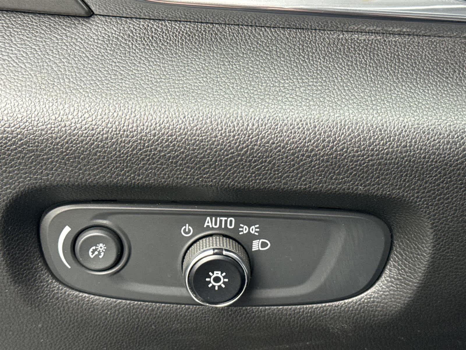 Thumbnail: 2021 Chevrolet Traverse - 22