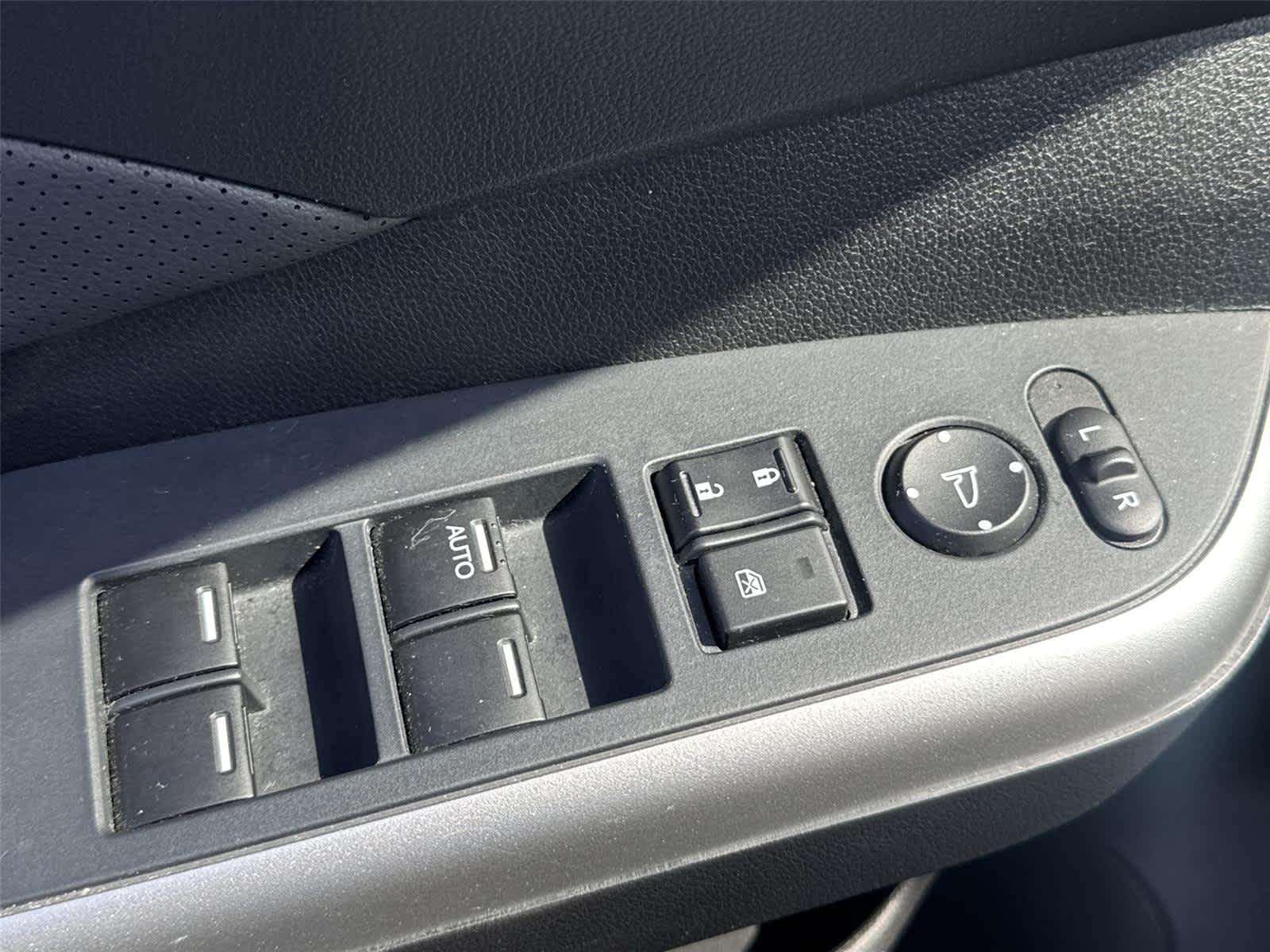 Thumbnail: 2015 Honda CR-V - 23