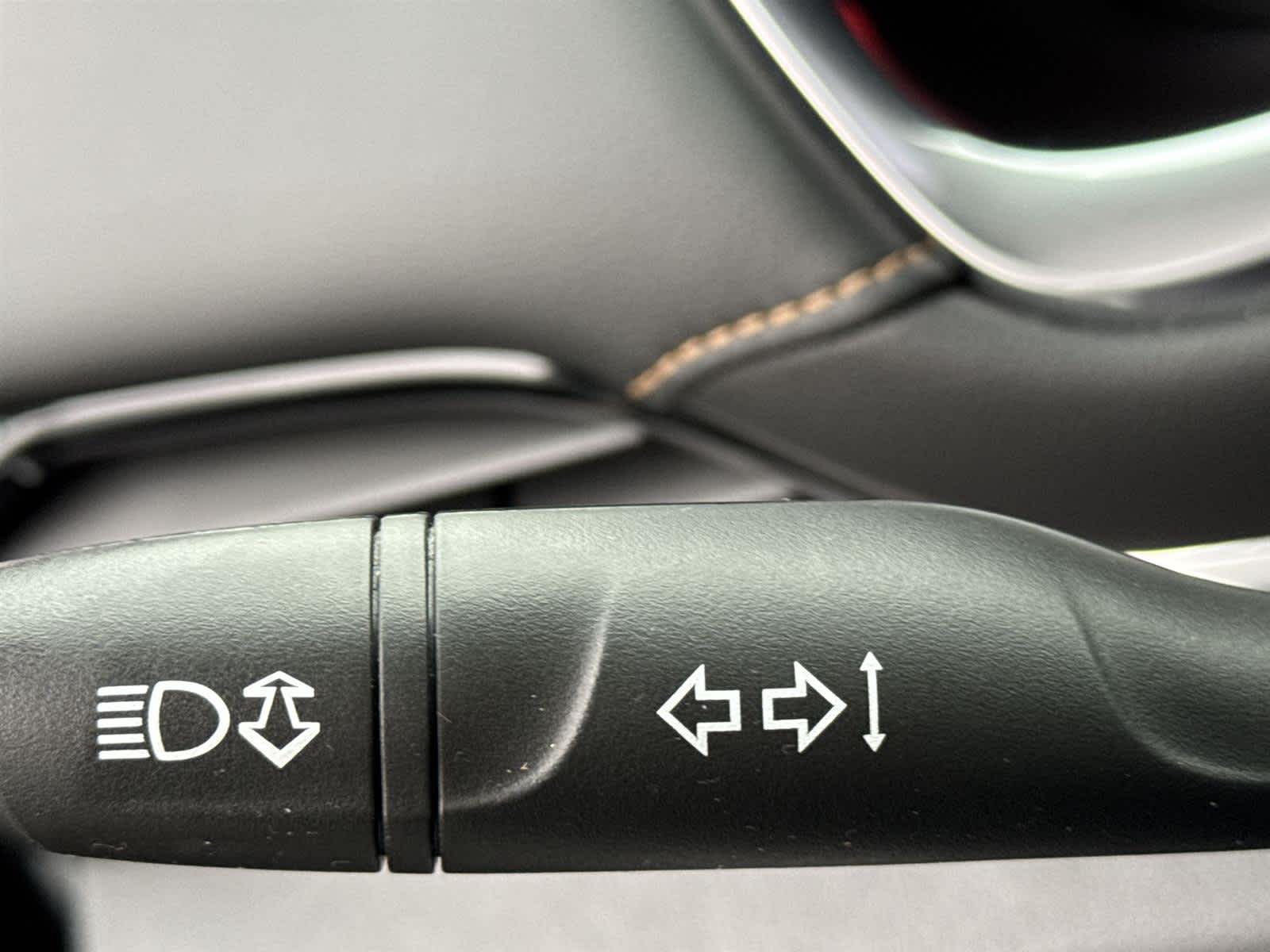 Thumbnail: 2021 Chevrolet Traverse - 25