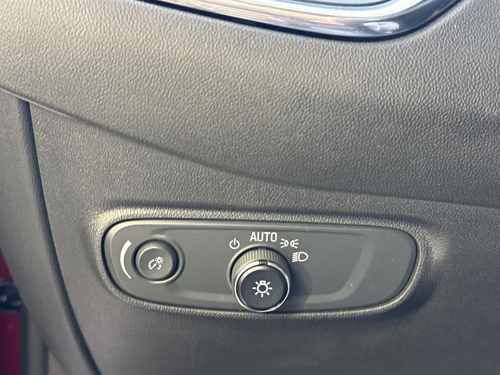 Thumbnail: 2023 Chevrolet Equinox - 25