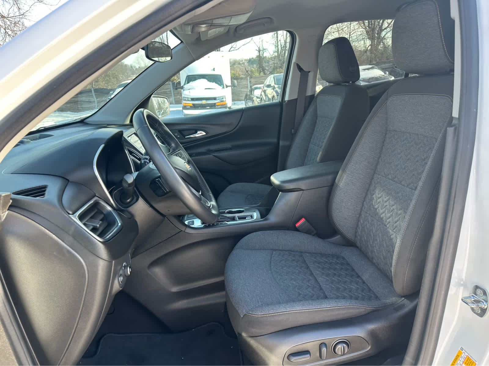 Thumbnail: 2022 Chevrolet Equinox - 10