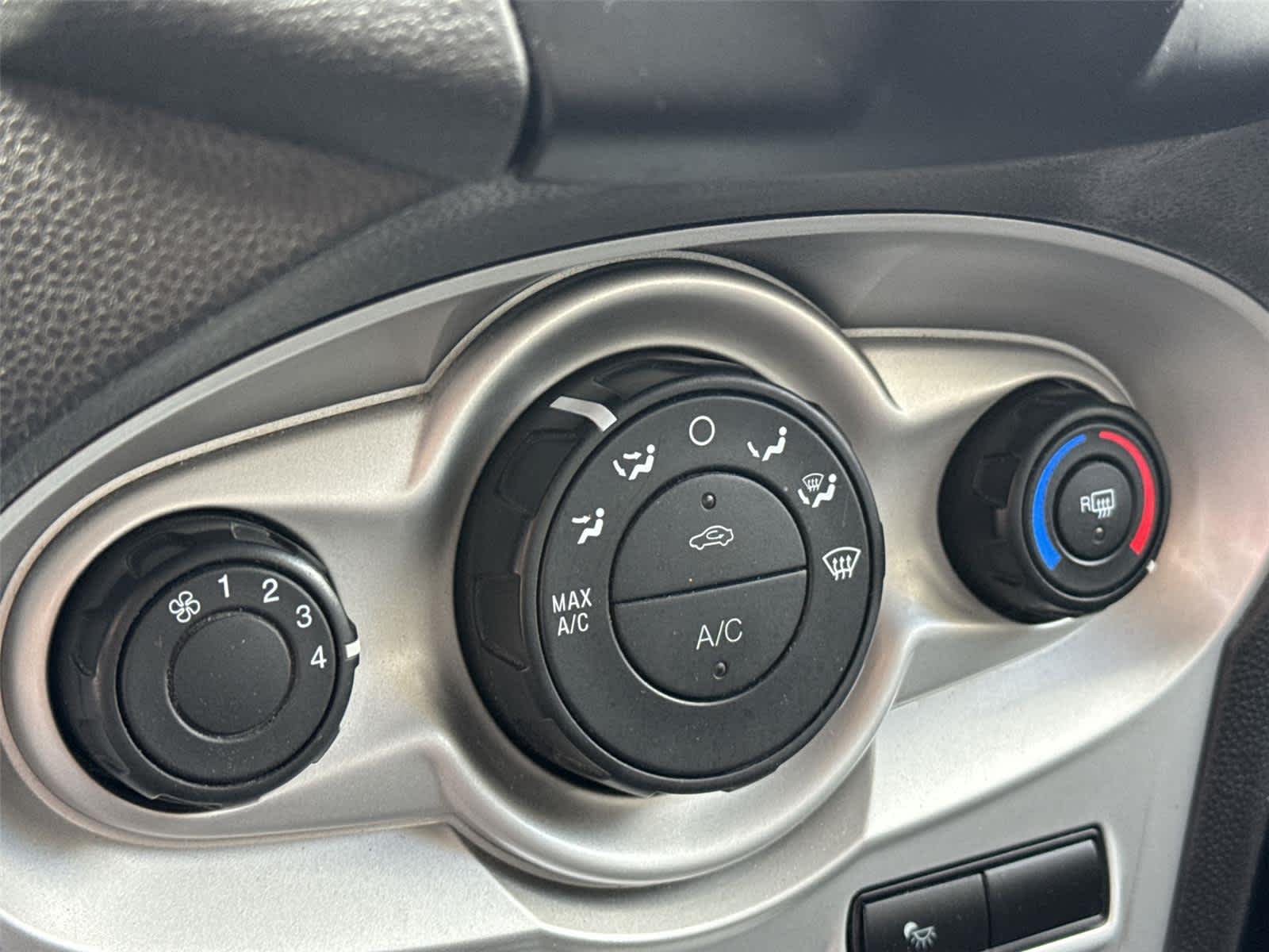 Thumbnail: 2016 Ford Fiesta - 19