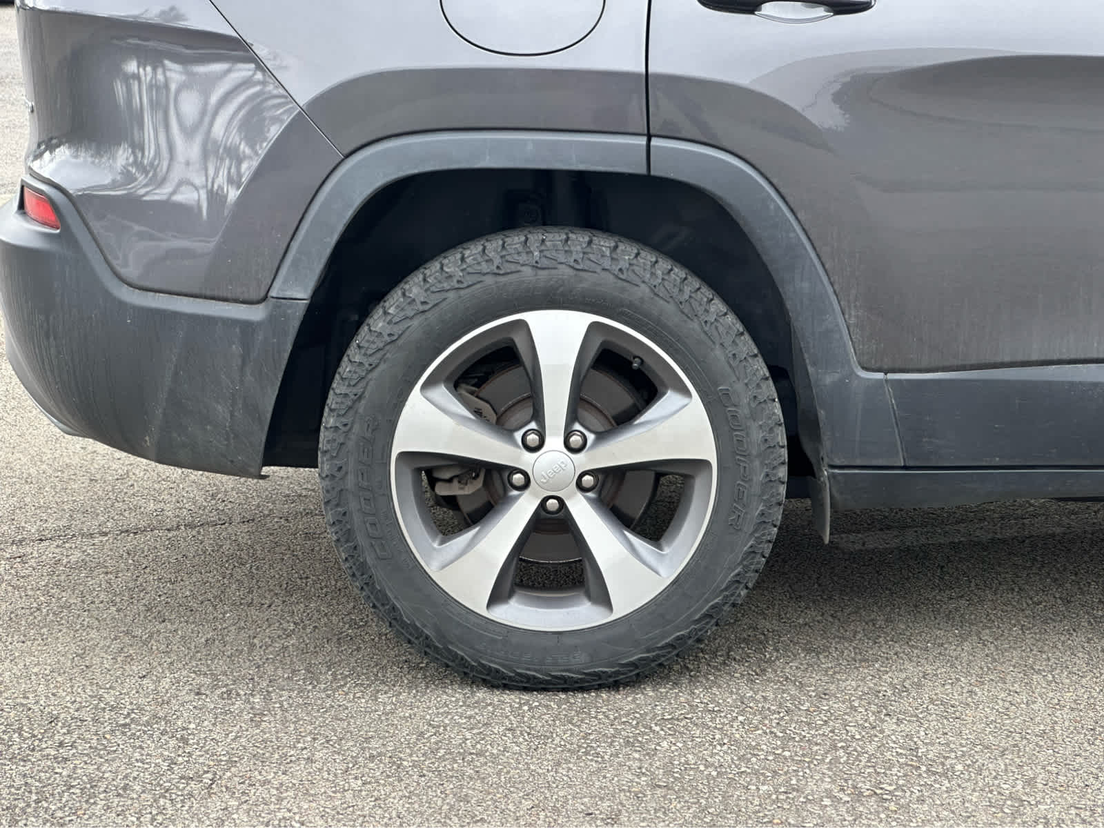 Thumbnail: 2022 Jeep Cherokee - 26