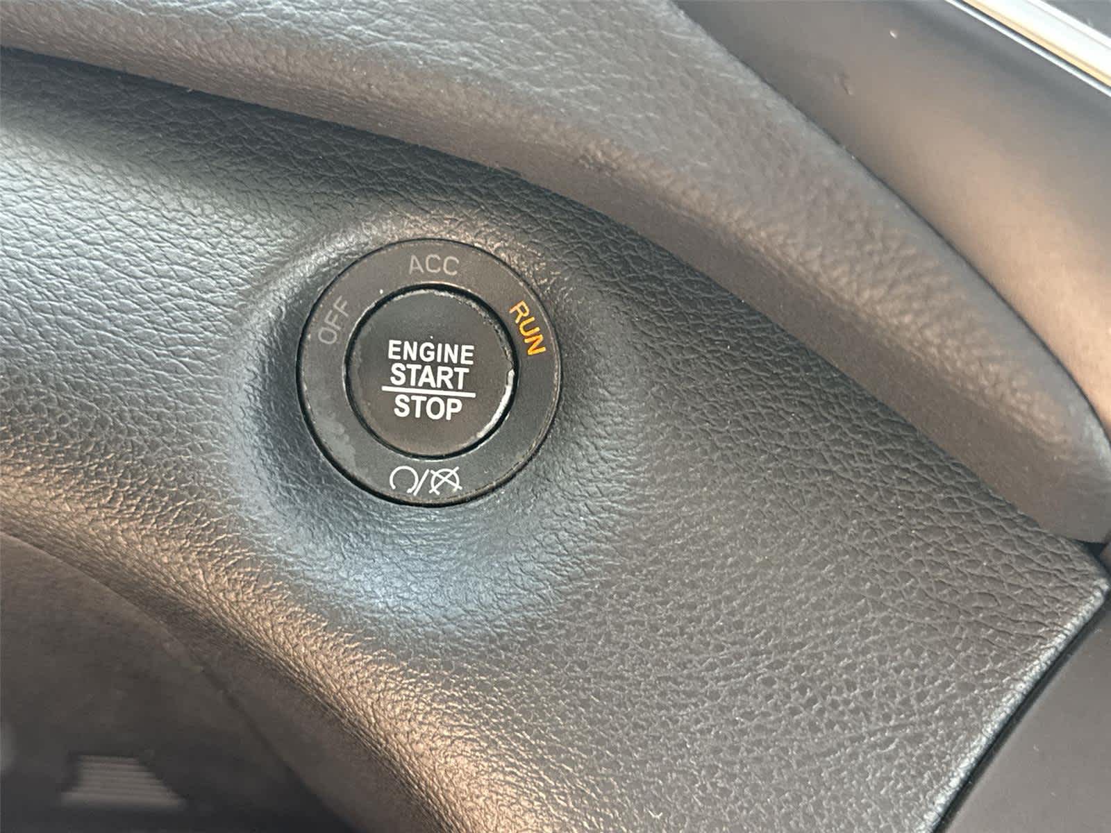 Thumbnail: 2019 Jeep Cherokee - 27