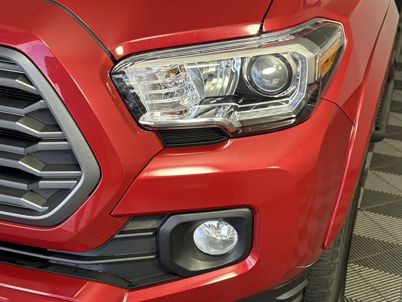 Thumbnail: 2022 Toyota Tacoma - 9