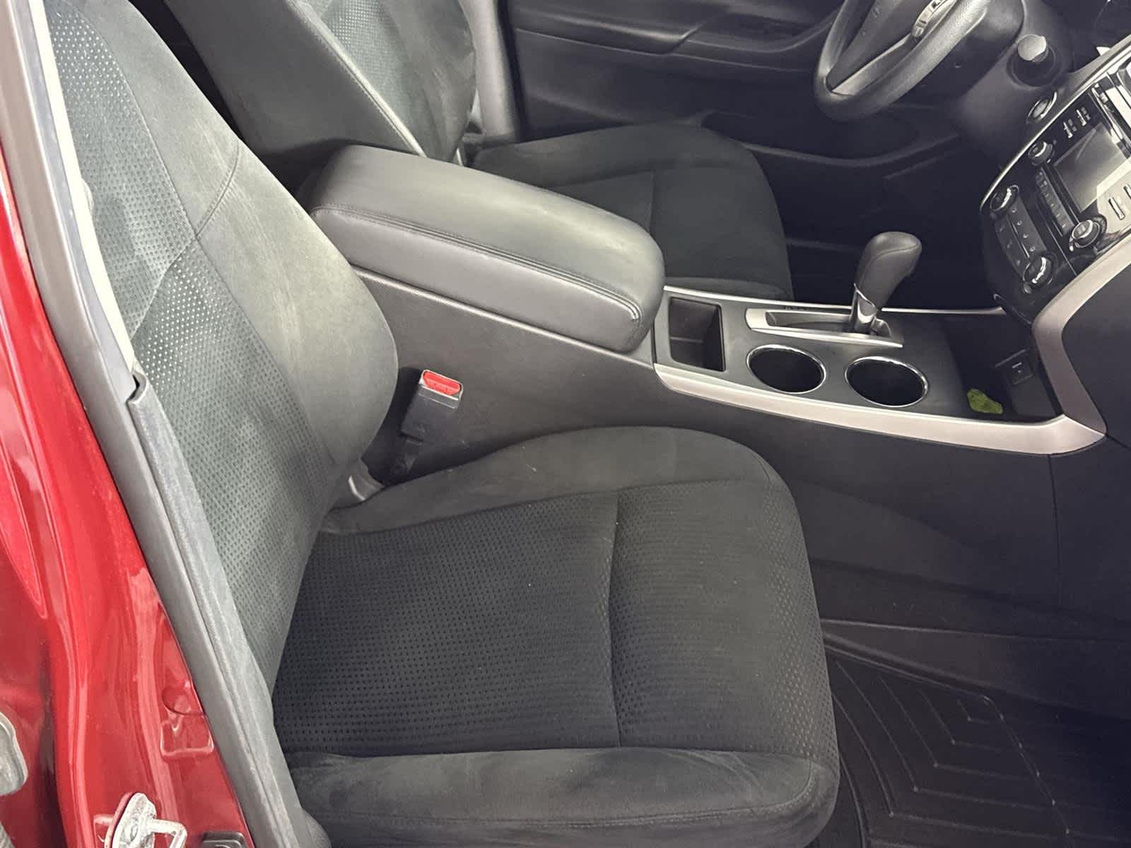 Thumbnail: 2015 Nissan Altima - 16