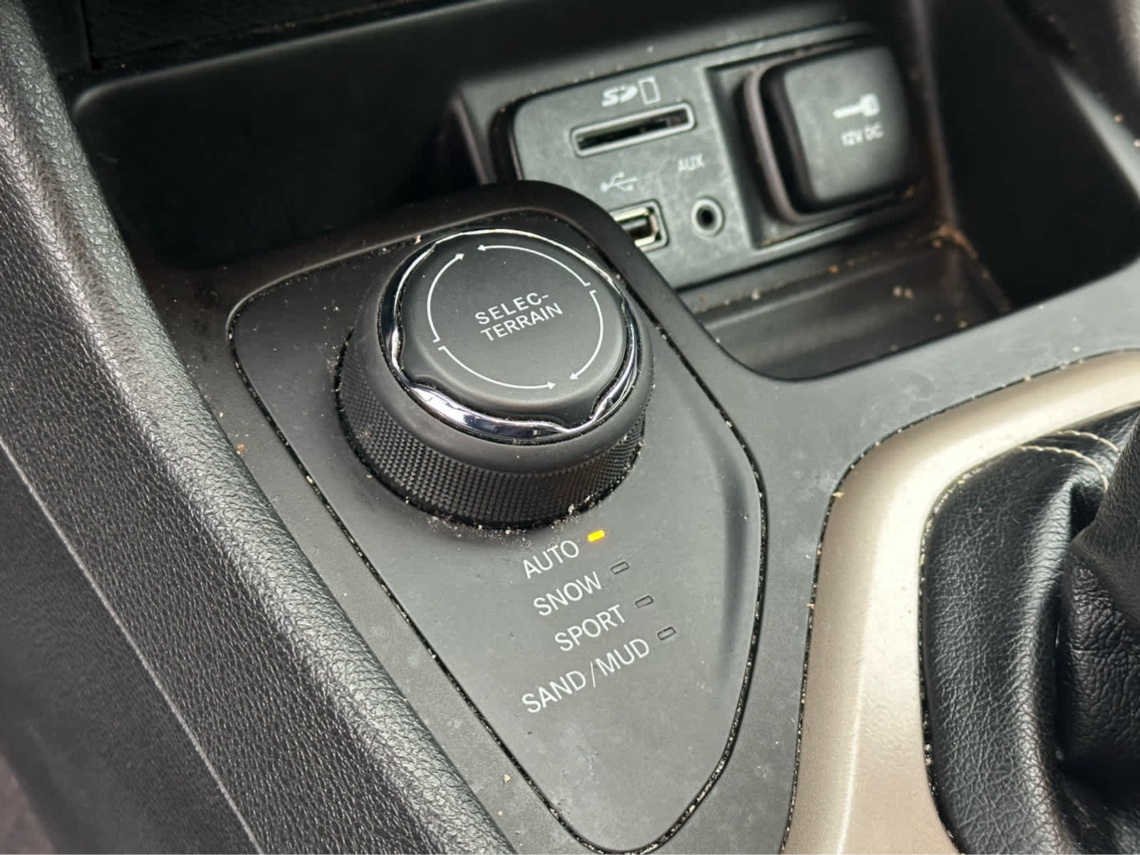 Thumbnail: 2018 Jeep Cherokee - 14