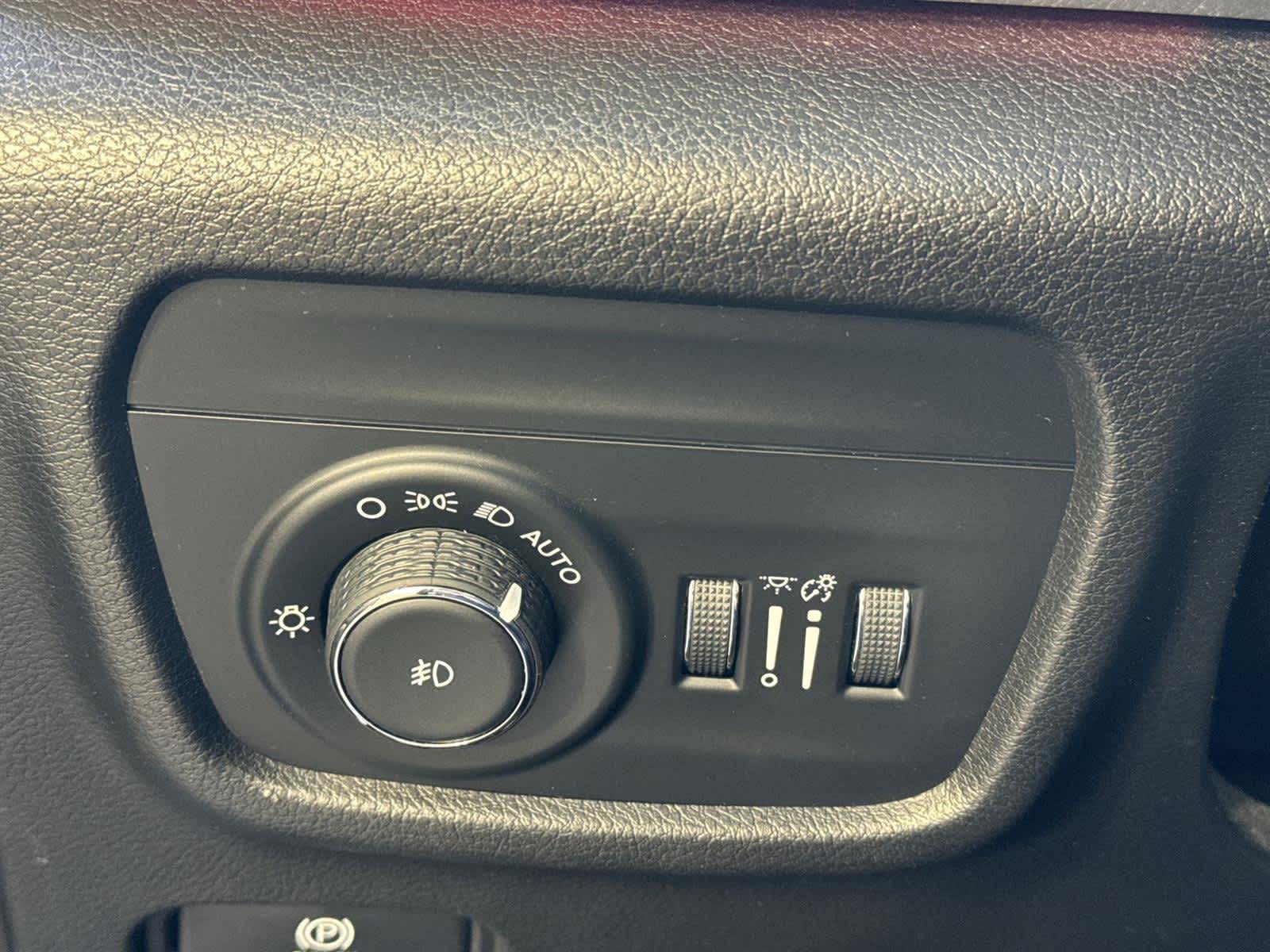 Thumbnail: 2022 Jeep Grand Cherokee - 24