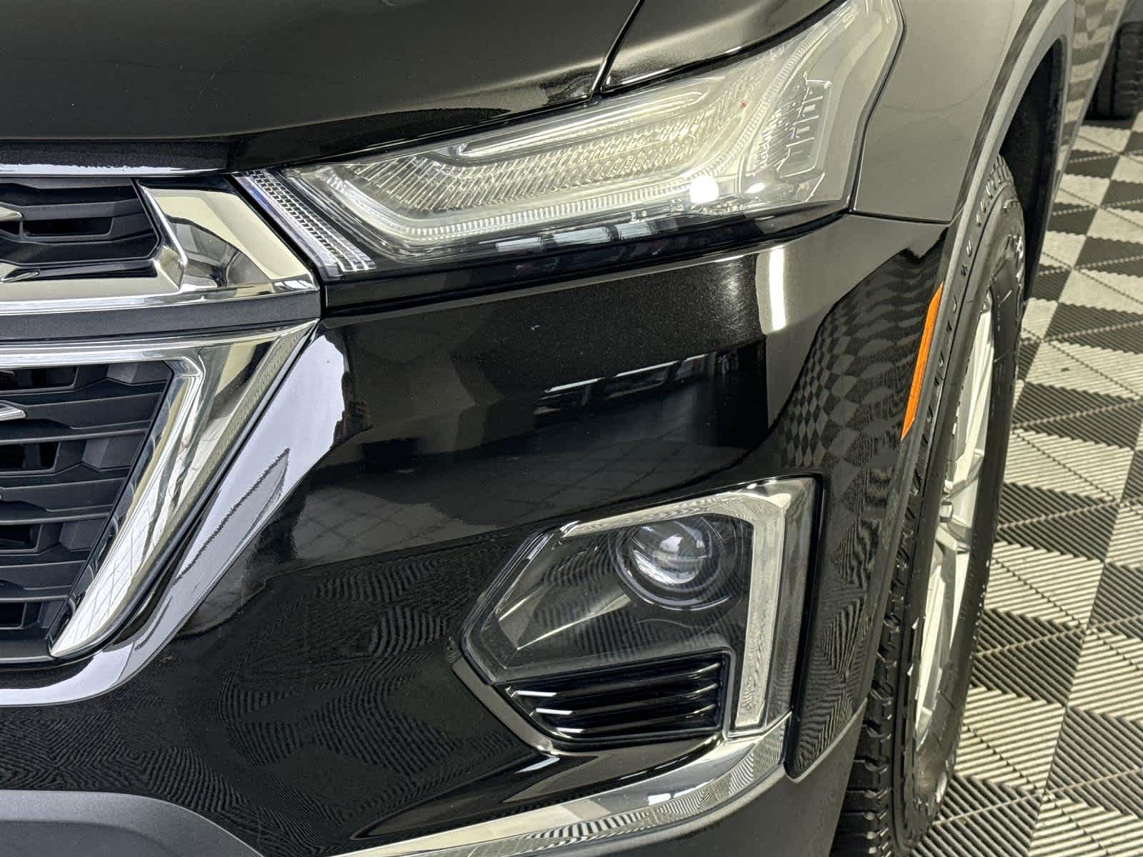 Thumbnail: 2023 Chevrolet Traverse - 9