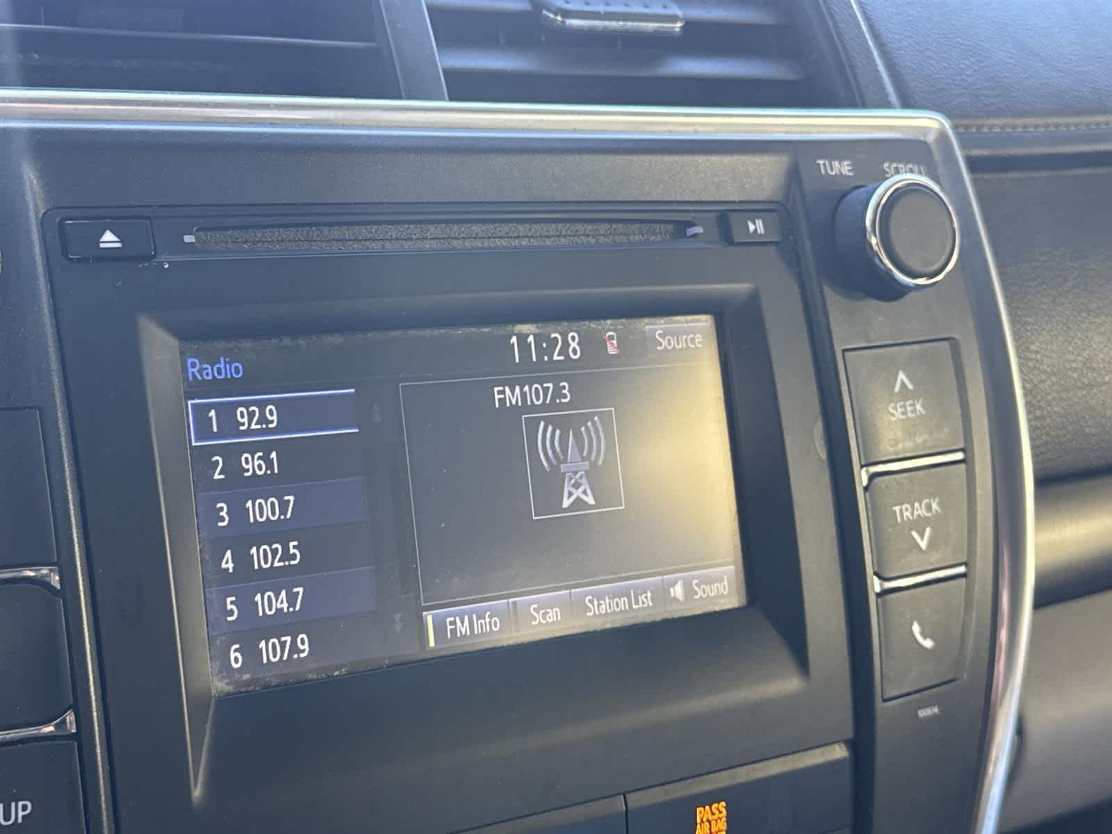 Thumbnail: 2016 Toyota Camry - 16