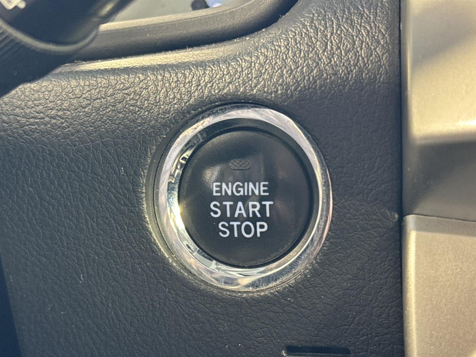 Thumbnail: 2015 Toyota 4Runner - 29