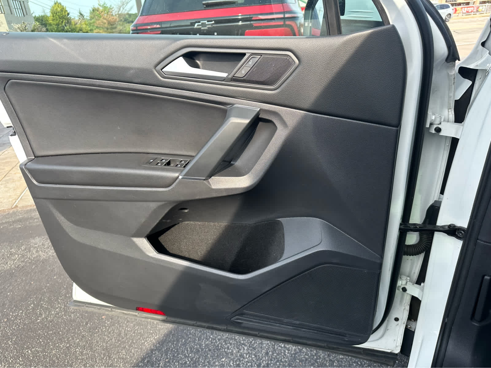 Thumbnail: 2020 Volkswagen Tiguan - 23