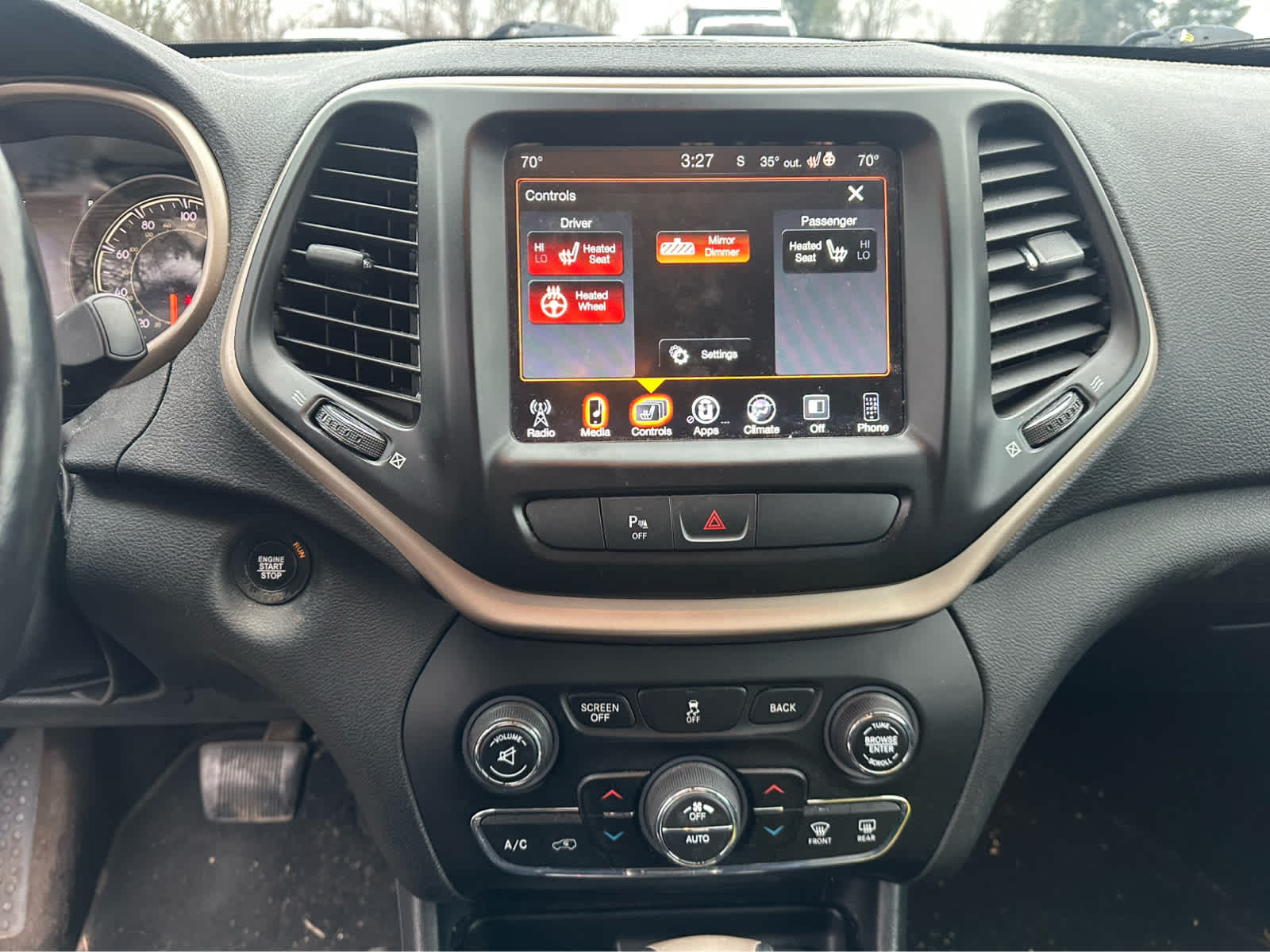 Thumbnail: 2018 Jeep Cherokee - 12