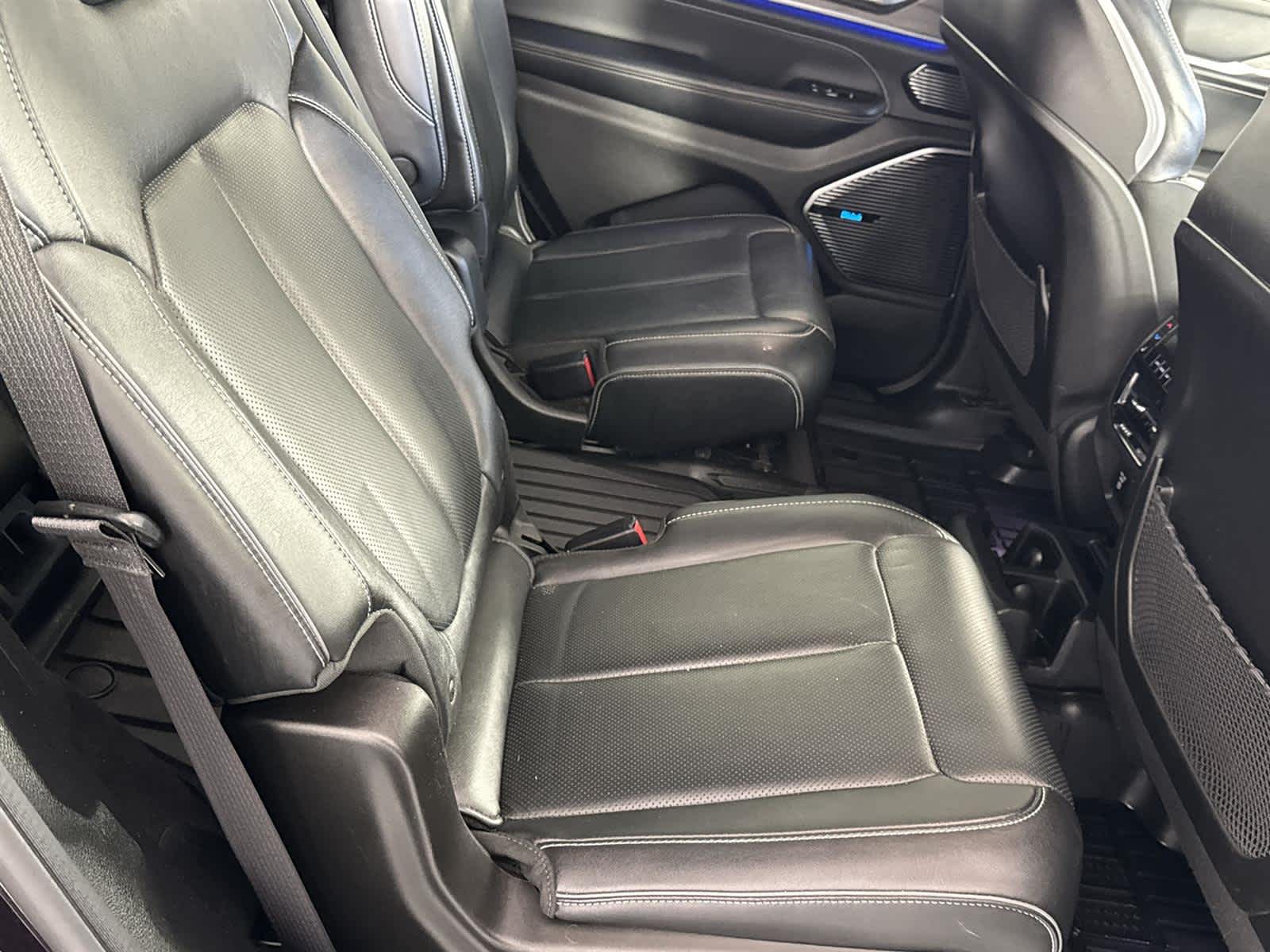 Thumbnail: 2022 Jeep Grand Cherokee - 16